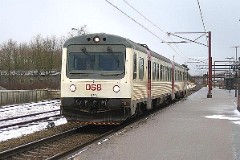DSB MR 4061/MRD 4261 photographed in Vojens 19. February 2005.  The MRD class was purchased from 1981 to 1985 in a number of 97. The MR class was purchased from 1978 to 1985 in a number of 98. The first 30 of the MR class were built by Uerdingen in Germany, the rest of the MR class and all of the MRD class were built by Scandia in Denmark. Dieselhydraulic Deutz engine. 325 hp. Max speed 120 km/h - 75 mph. Length each unit 22 335 mm. Weight 34,5 metric tonnes. One trainset consists of two units. Renovated in 1995 - 1997. Increased max. speed to 130 km/h - 81 mph. MR 4061 was put in service in 1979 - MRD 4261 was put in service in 1983.